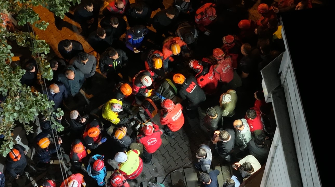 19uncu saatte aci haber geldi 2 cocuktan sonra babanin da cansiz bedenine ulasildi 3 itsTSpTp