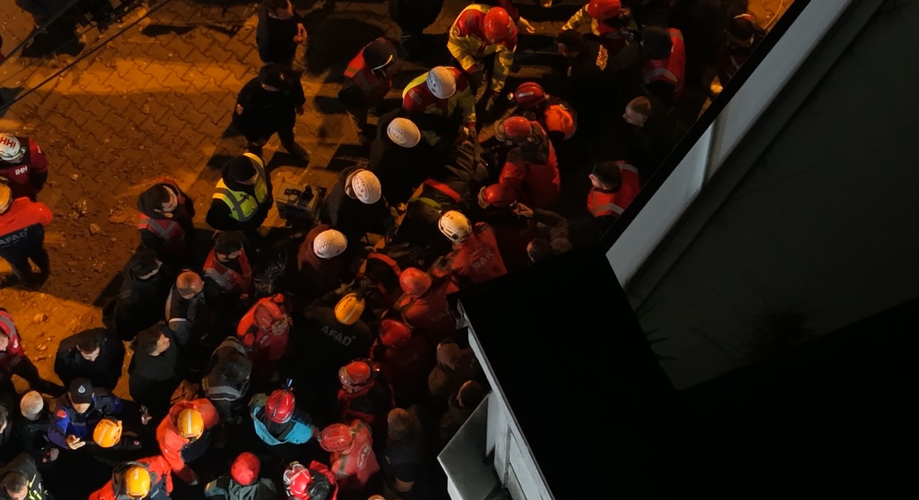 19uncu saatte aci haber geldi 2 cocuktan sonra babanin da cansiz bedenine ulasildi 5 2aVea7wv
