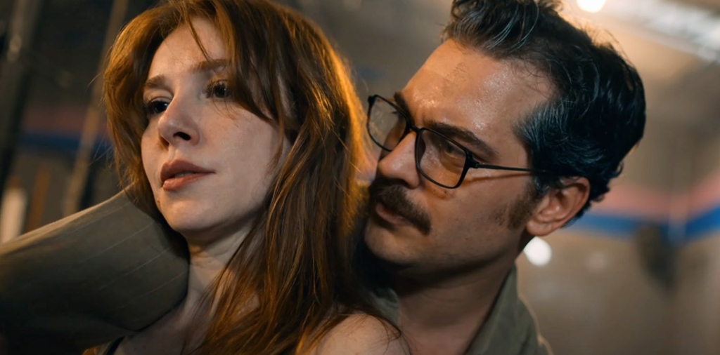 Sinemaseverlerin haftalardır merakla beklediği “Uykucu” filmi vizyona fırtına gibi girdi!