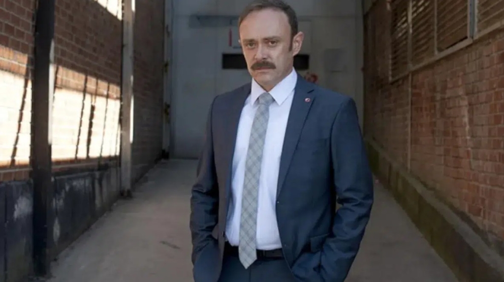 Tansu Biçer kimdir ve hangi ödüllerle adından söz ettirdi?
