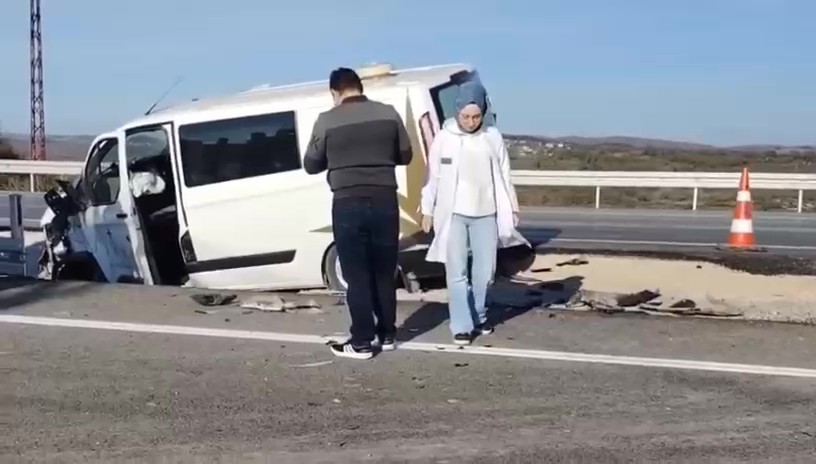 2 araç çarpıştı: 2 yaralı 6 2 arac carpisti 2 yarali 2