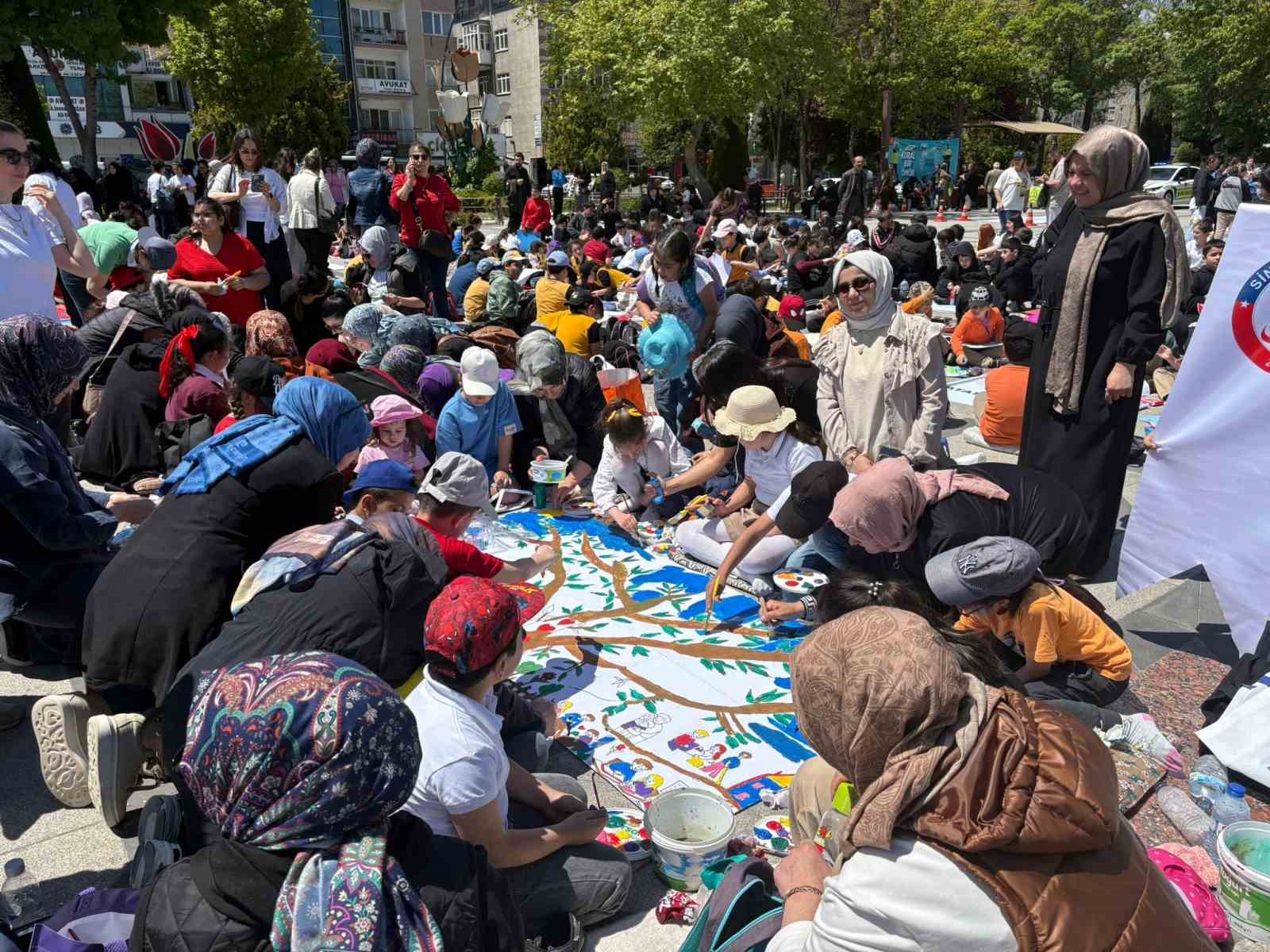 2 bin 200 ogrenci sanat festivalinde 50 metrelik dev brandayi boyadi 0 upe971KH