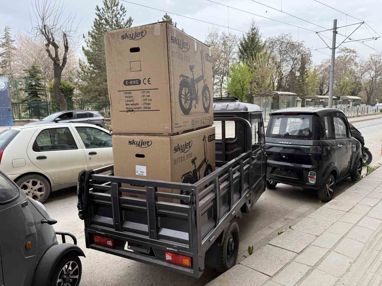 2 bin 600 dolara eski deyip 44 bucuk yerine 40 tlden bozmaya calistilar 1 PDjYvTBV