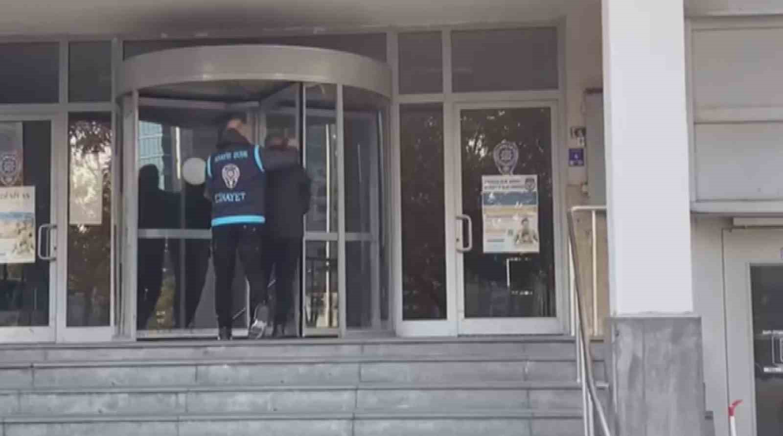 2 cocuk annesini sokak ortasinda katleden sahis yakalandi 0 2vBbOMKV