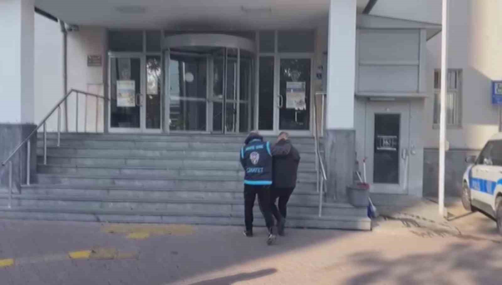 2 cocuk annesini sokak ortasinda katleden sahis yakalandi 1 mHCnf2WP