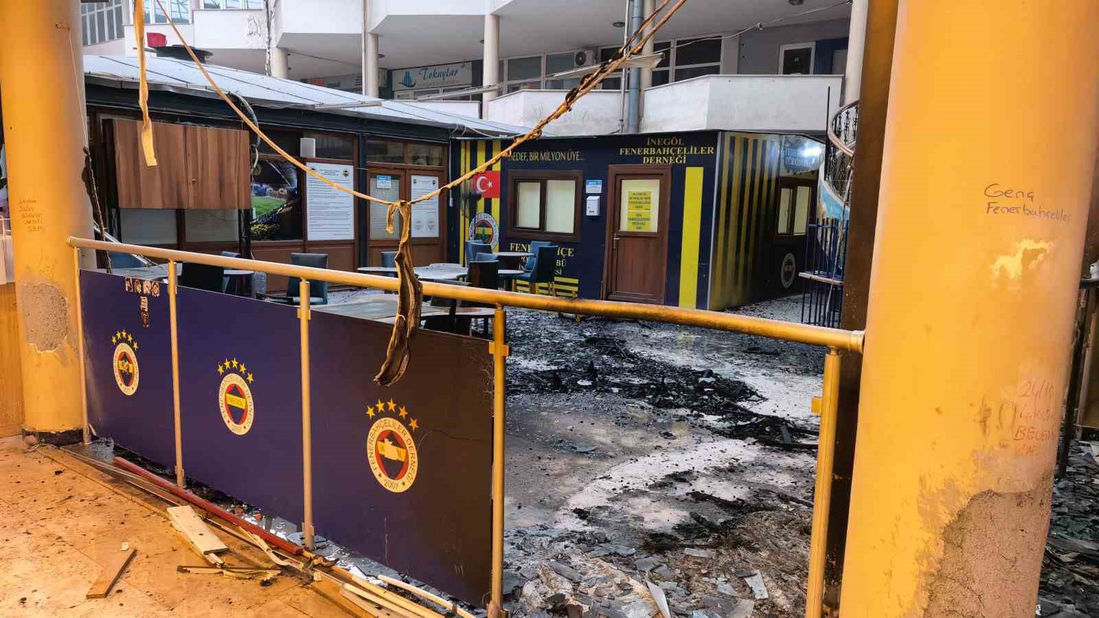 2 cocuk fenerbahceliler derneginde yangin cikardi 0 vhEEJwhX