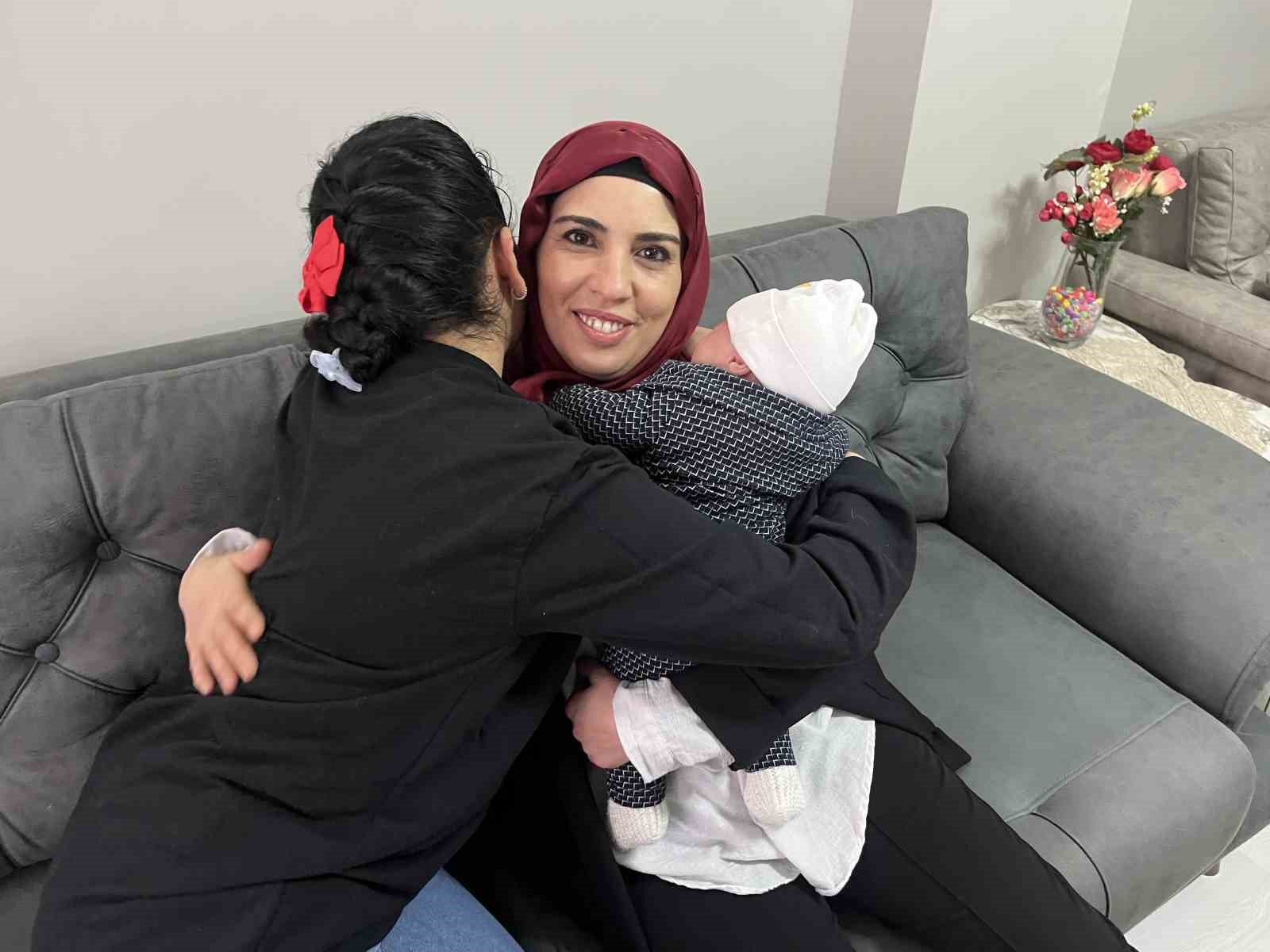 2 cocuklu aile 2si bebek 3 cocuga daha yuva oldu 0 7Qut6eAV