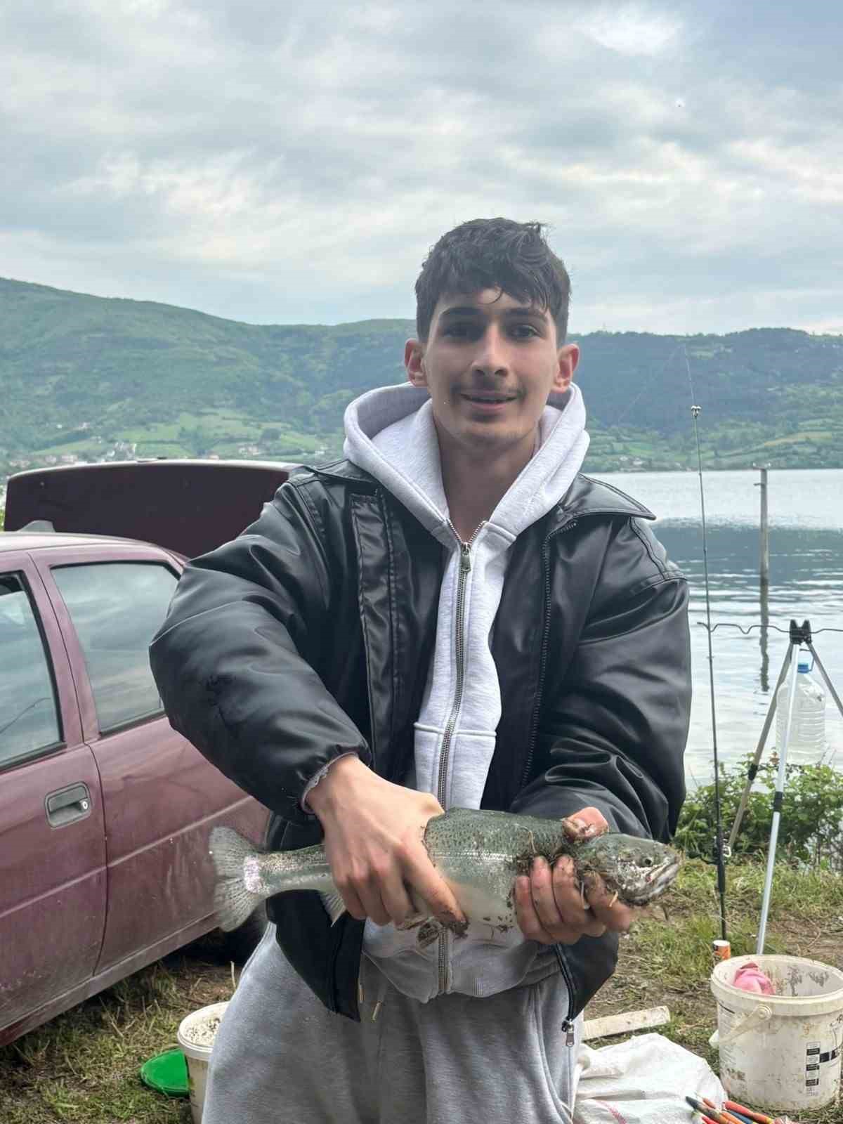 2 geleneksel balik ekibi gokkusagi alabalik tutma yarismasina yogun ilgi 4 s41VrFU4