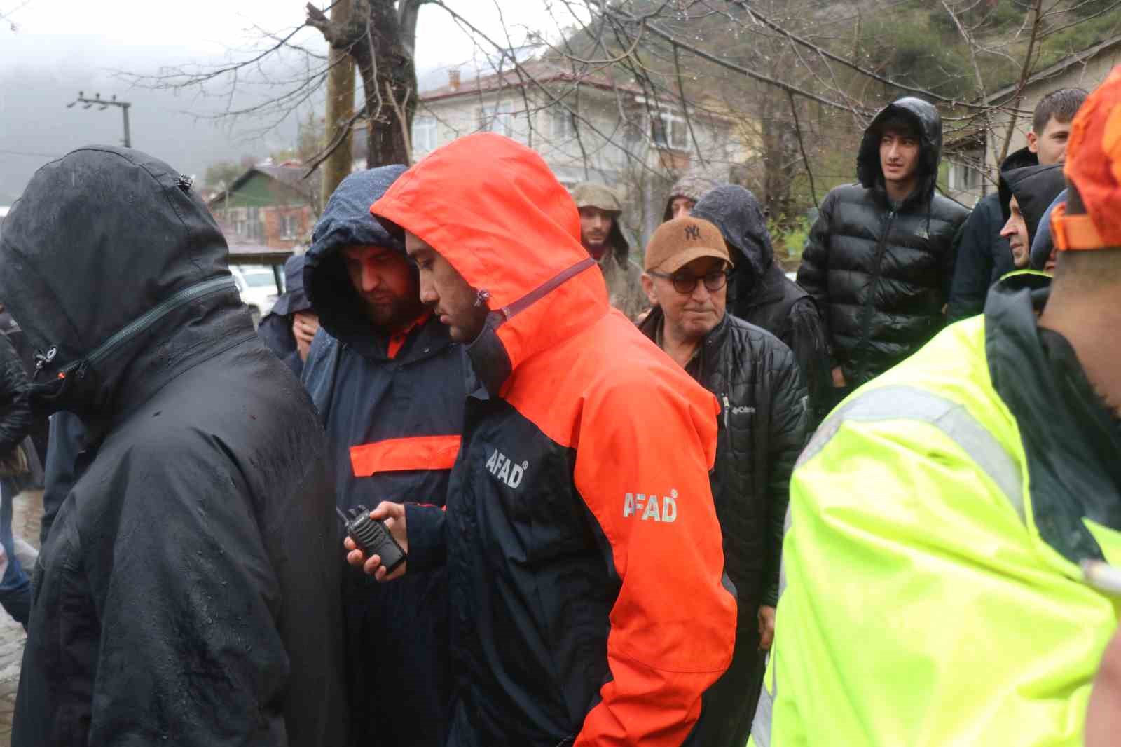 2 gundur haber alinamayan vatandasin cansiz bedenine ulasildi 130 personel gorev aldi 0 PLz1SY4T