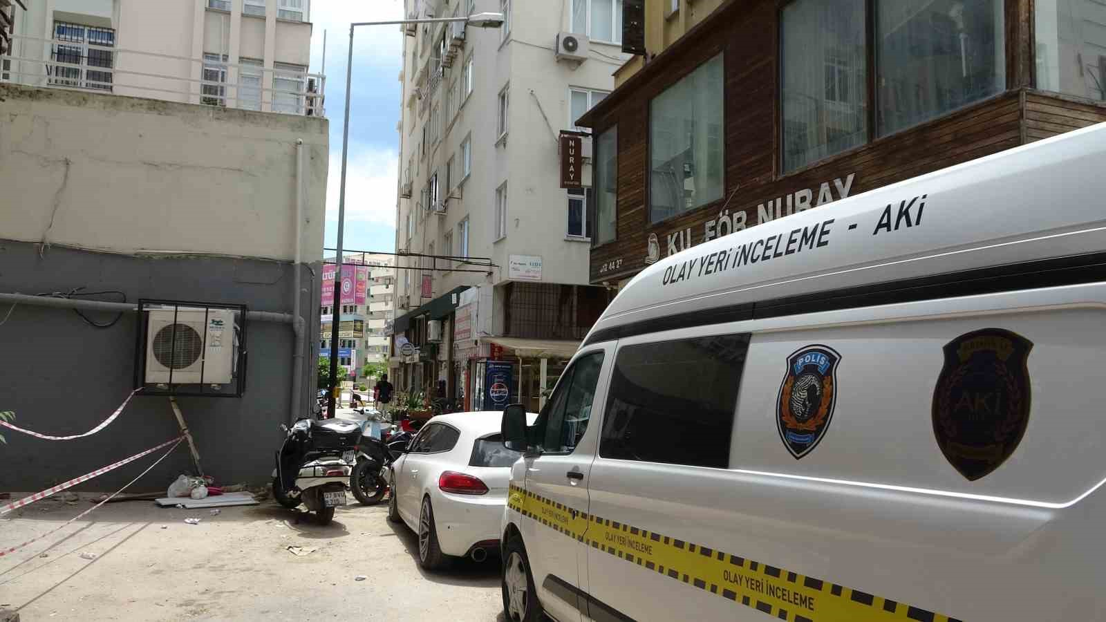 2 gundur ise gitmeyen havalimani calisani evinde olu bulundu 1