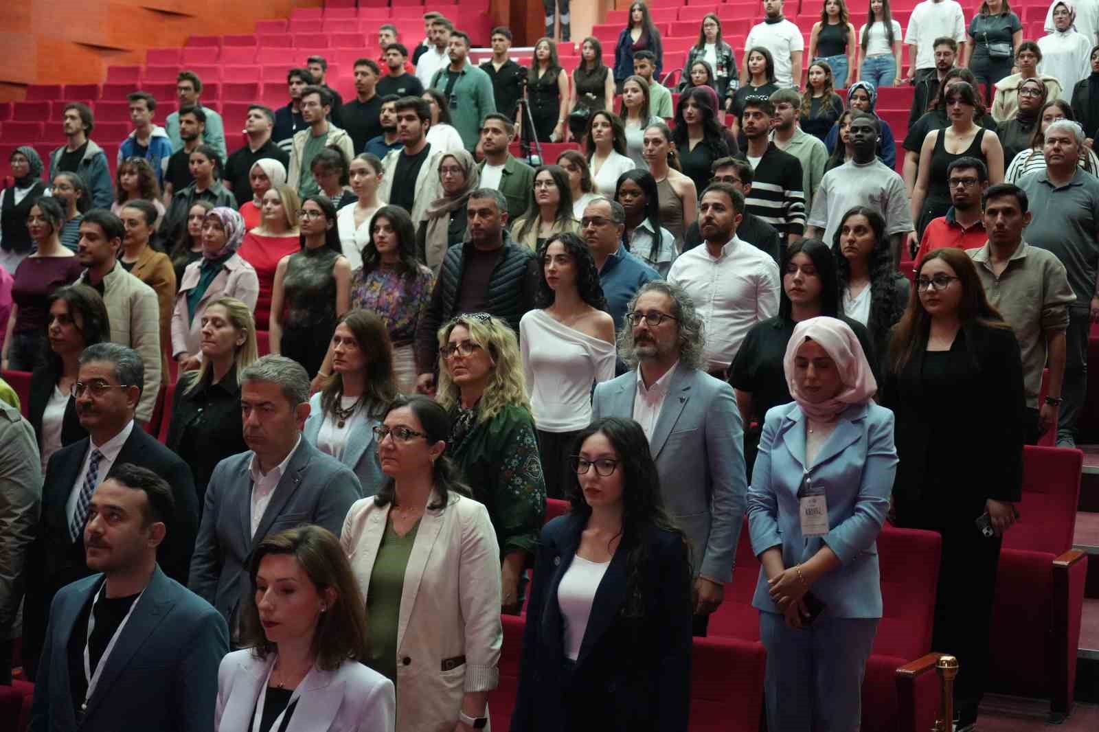 2 kadraj iletisim gunleri basladi iletisim dunyasinin onemli isimleri nohude genclerle bulusuyor 1 sgNPO8sp