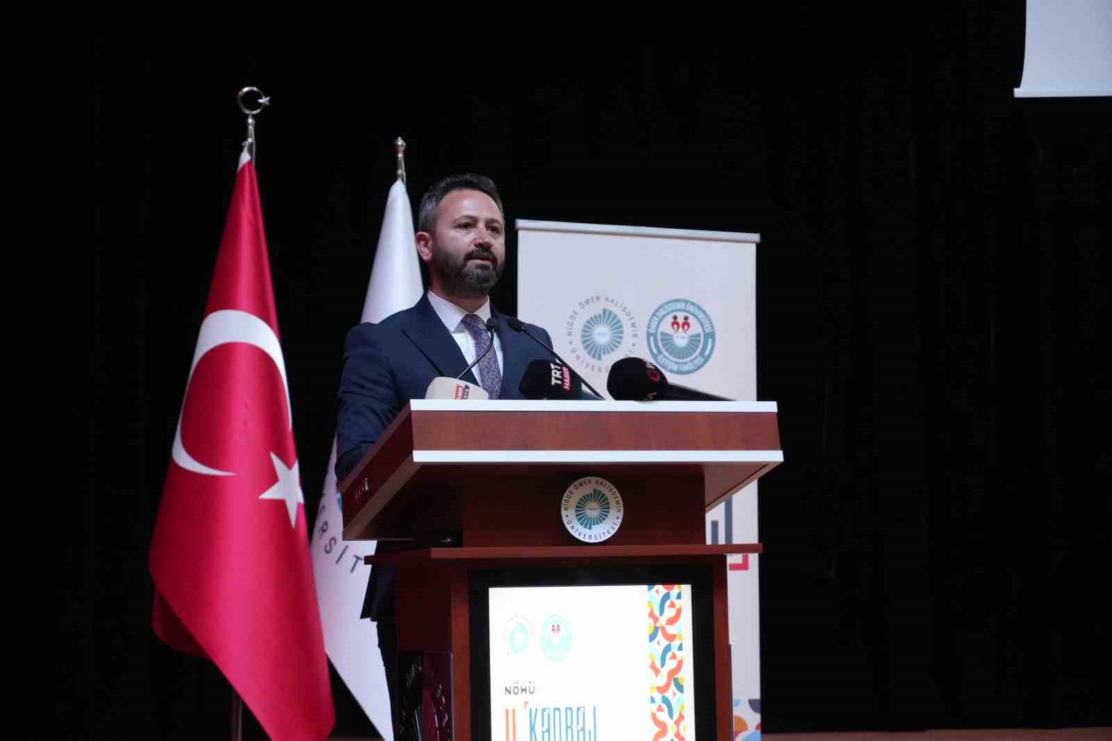 2 kadraj iletisim gunleri basladi iletisim dunyasinin onemli isimleri nohude genclerle bulusuyor 3 UM4Bif48