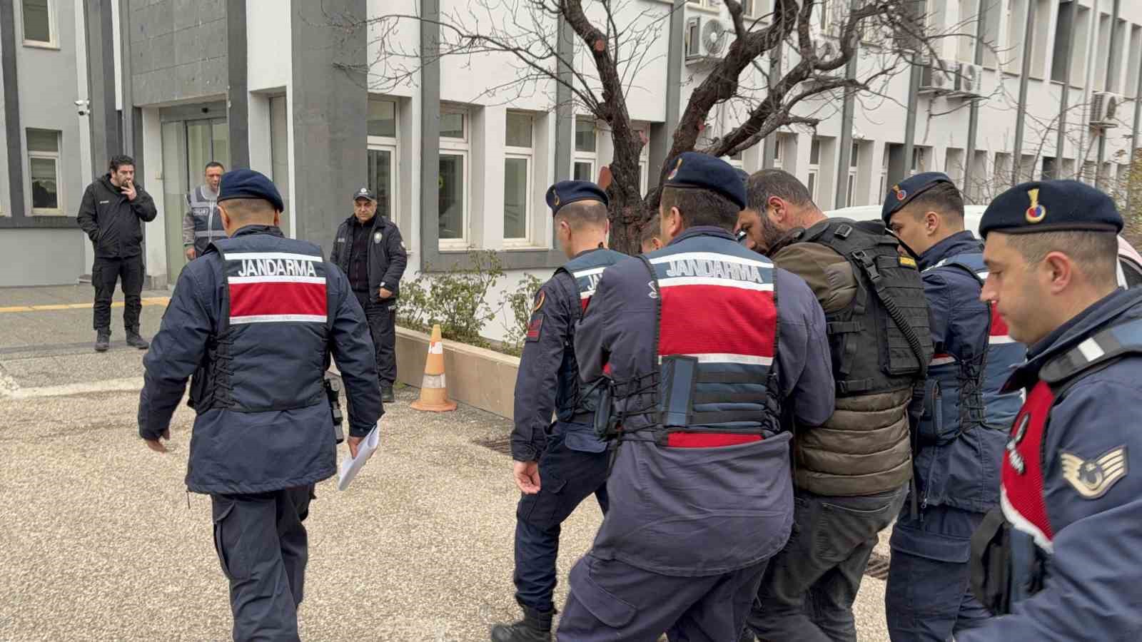 2 kisinin olumune sebep olan zanlilar adliyede 1 zTyJsPTJ