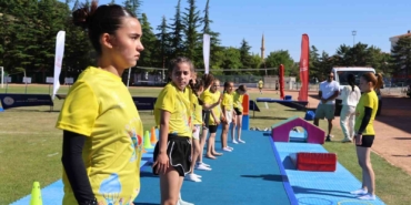 2-kisiyle-baslayan-jimnastik-seruveni-250-sporcuya-ulasti-n1FplOMP.jpg