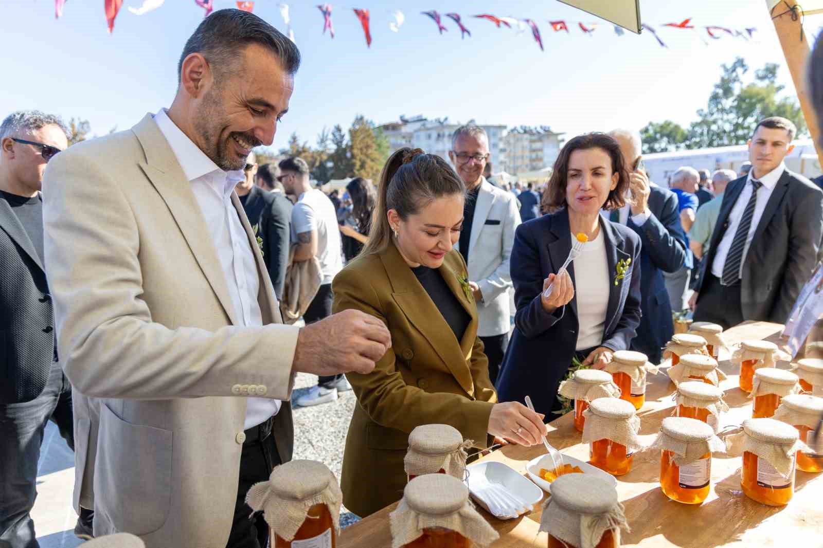 2 manavgat zeytin ve zeytinyagi festivalinde ilk gun coskusu 6 3BX321mQ