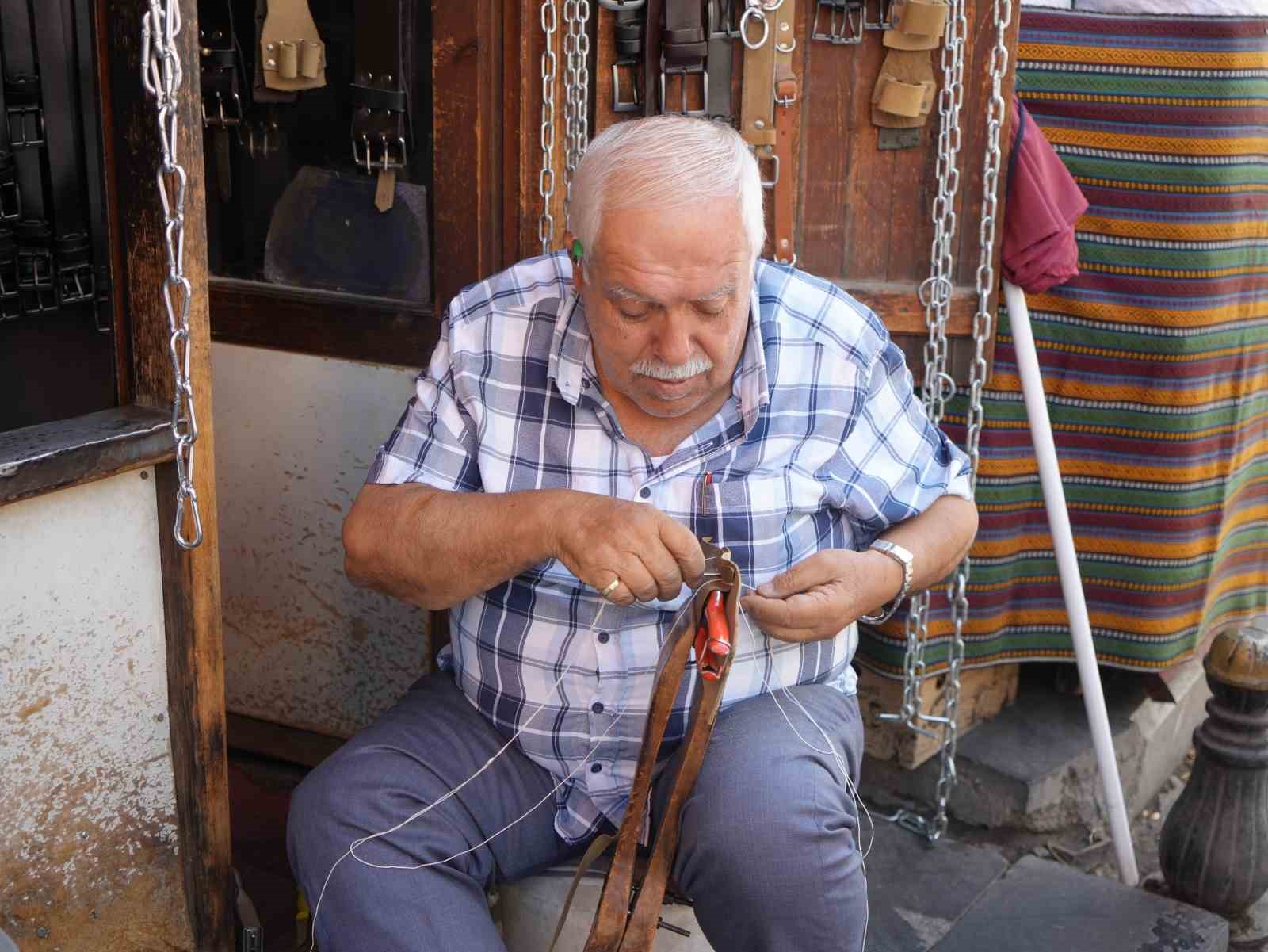 2 metrekarelik dukkaninda uretiyor 81 ile gonderiyor 0