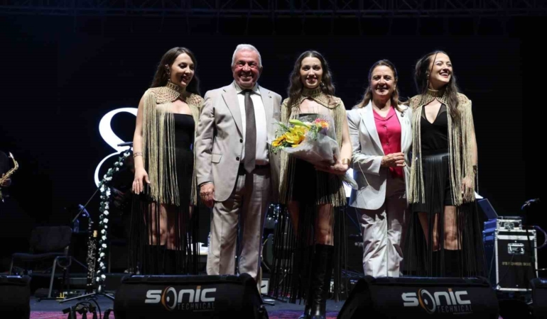 2-nilufer-karadeniz-festivali-sona-erdi-Sm5dzqjV.jpg