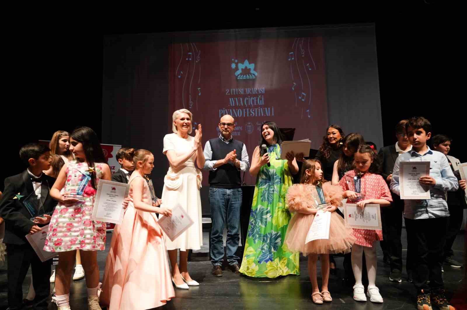 2 uluslararasi ayva cicegi piyano festivalinde 6 ulkeden gelen genc piyanistler hunerlerini sergiledi 3 l5itHUQU