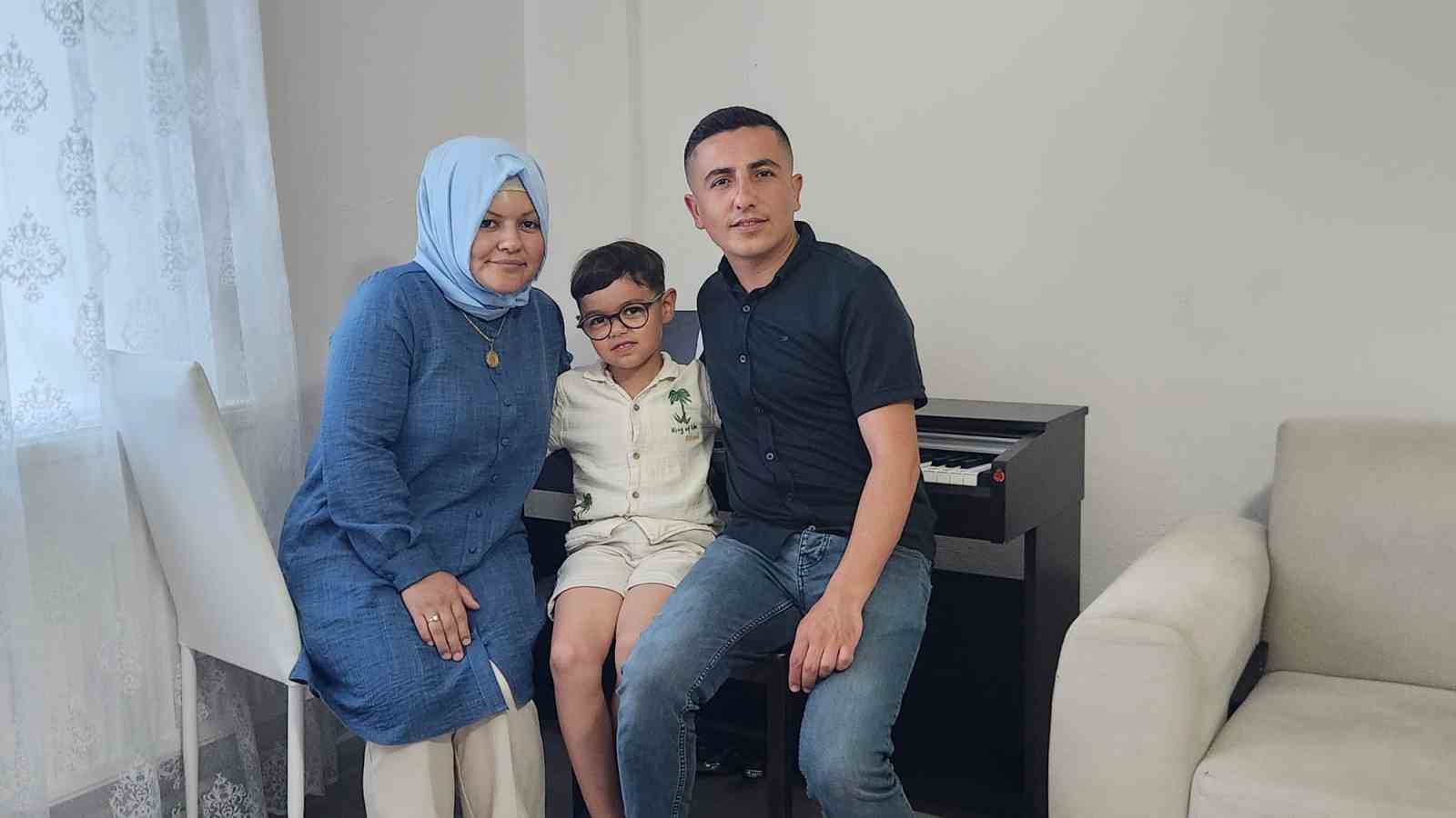 2 yasinda basladi hedefi fazil say gibi dunya sahnesine cikmak 0 brzTAnZp