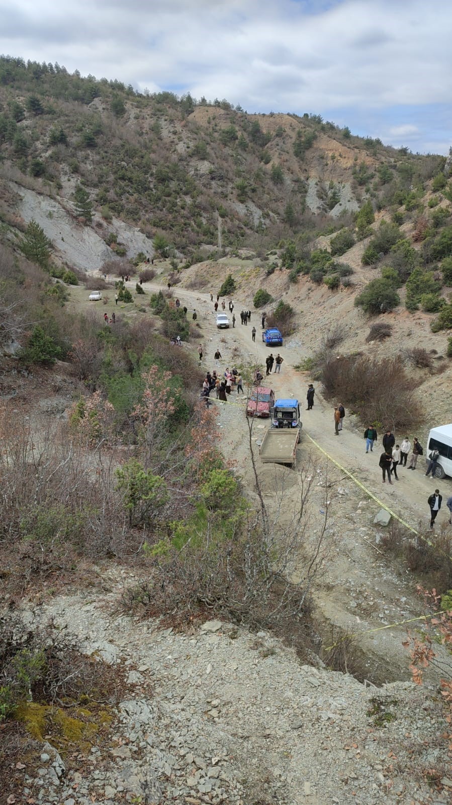 2 yasindaki kayip cocuk 10 saat sonra dagin zirvesinde bulundu 2 j2vi3fIW