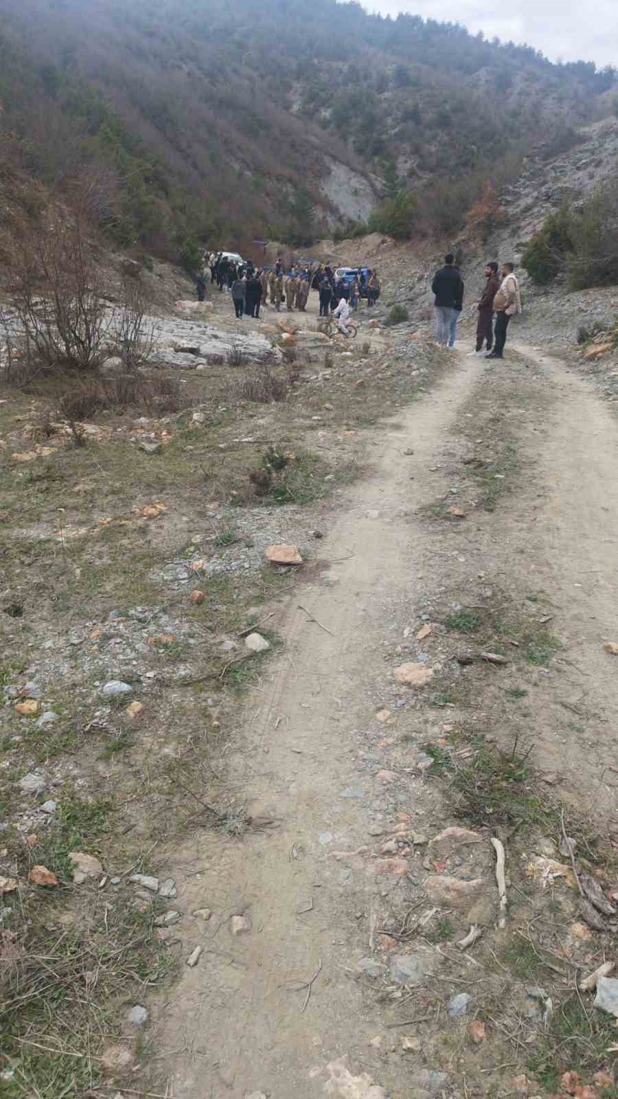 2 yasindaki kayip cocuk 10 saat sonra dagin zirvesinde bulundu 3 vXPwfUam