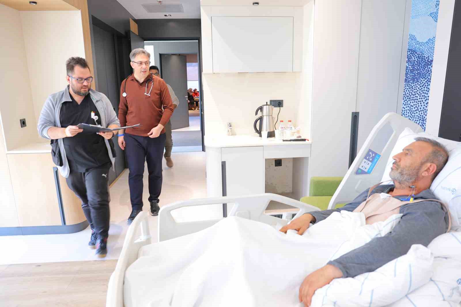 20 dakika beyin dolasimi durdurulan hasta hayata donduruldu 0 CNfFzMBC