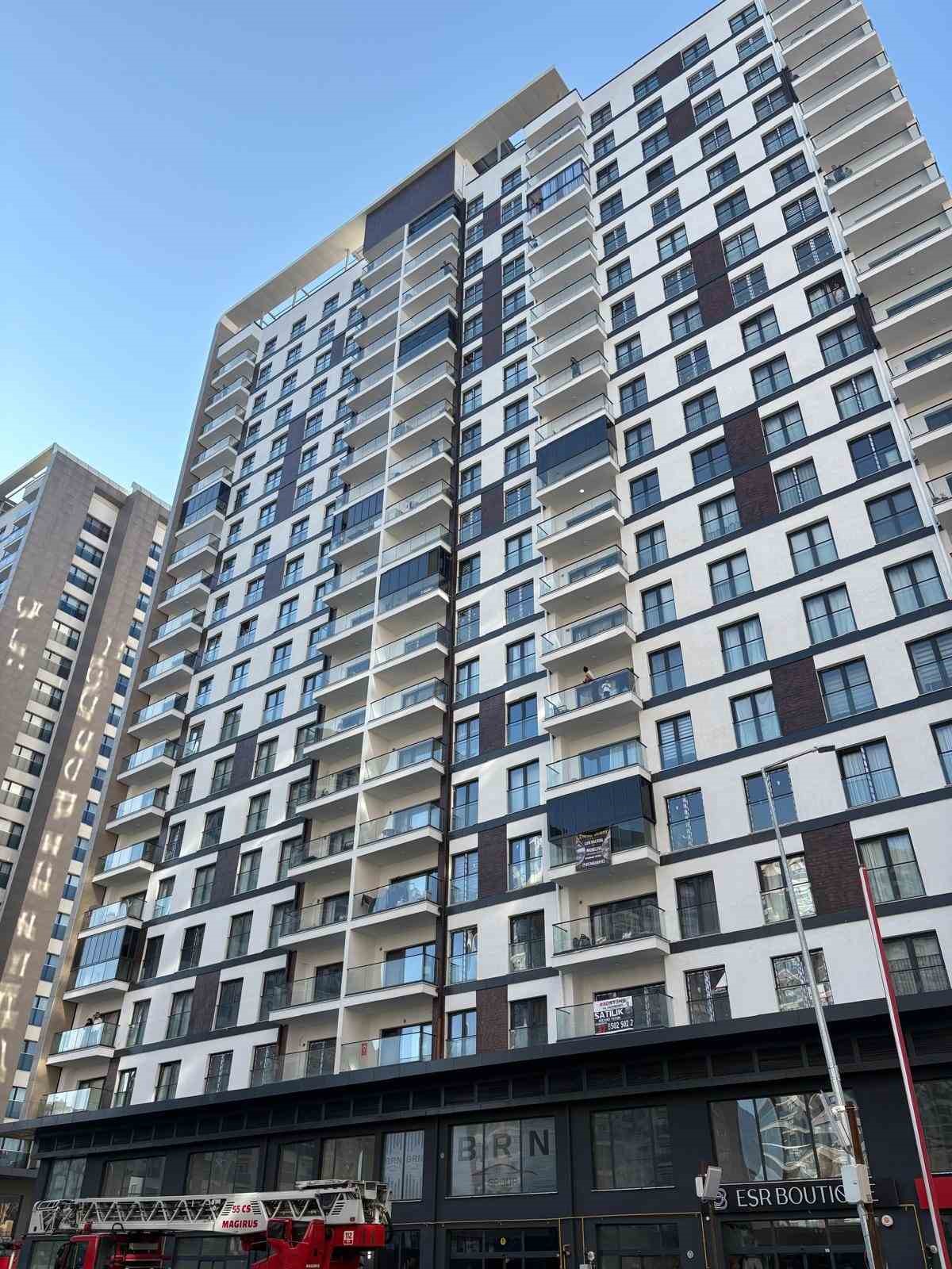 20 katlı binada yangın paniği: Bina sakinleri yanlış alarmla sokağa döküldü 10 20 katli binada yangin panigi bina sakinleri yanlis alarmla sokaga dokuldu 6 3XbFGuFH