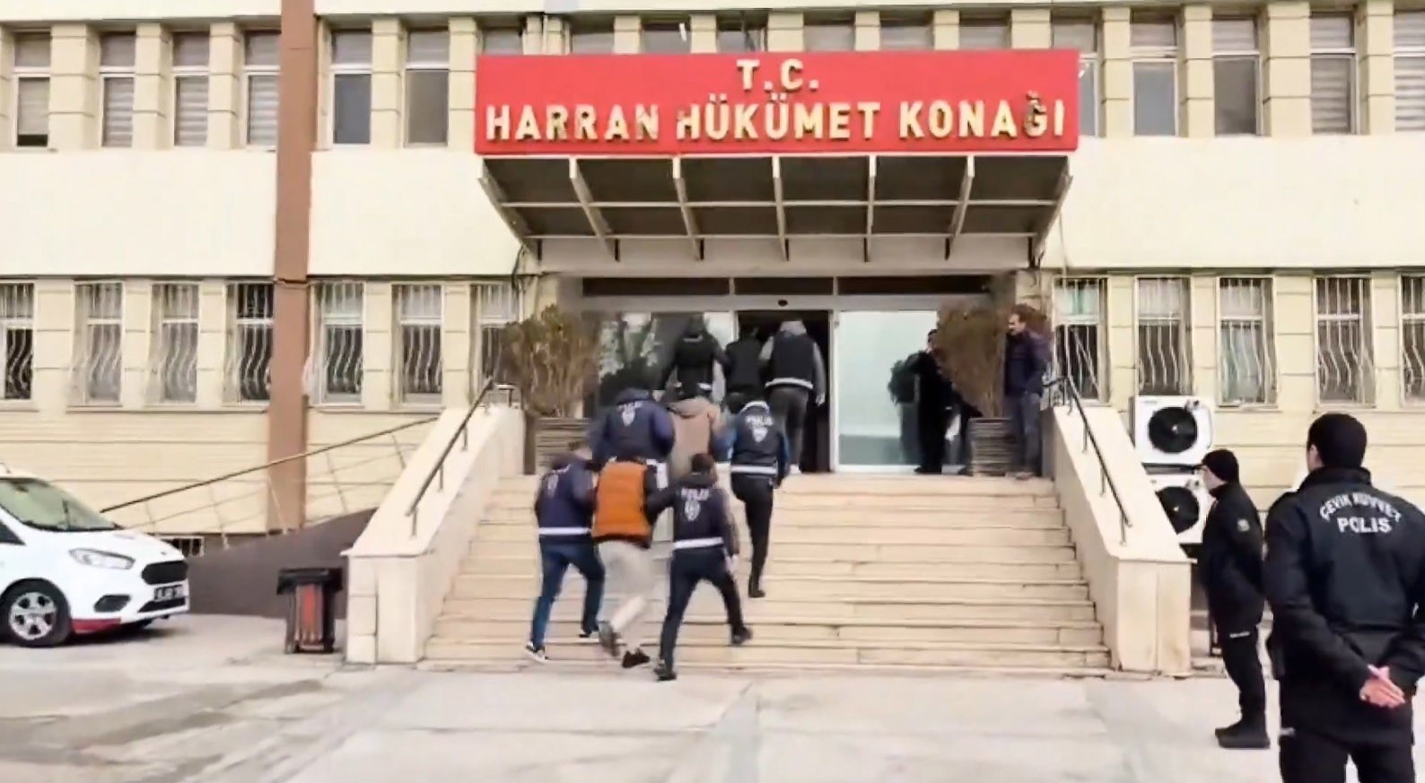 20 milyon 850 bin liralik dolandiricilik yapan suphelilere operasyon 1 sqVgzZH6