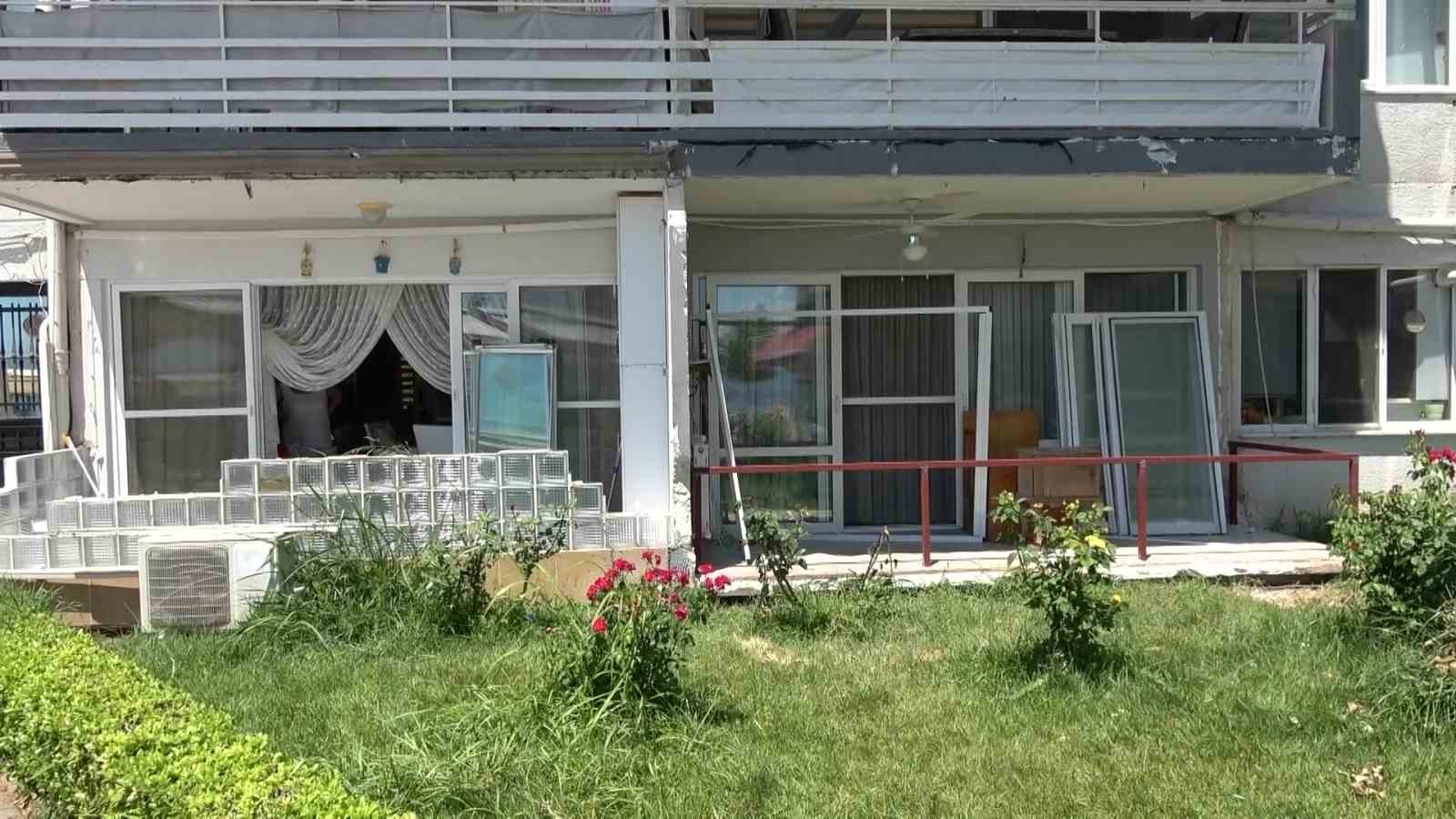 20 santimetrelik balkon cikintisi icin kepceli yikima ev sahipleri isyan etti 3 iEKdX9HJ