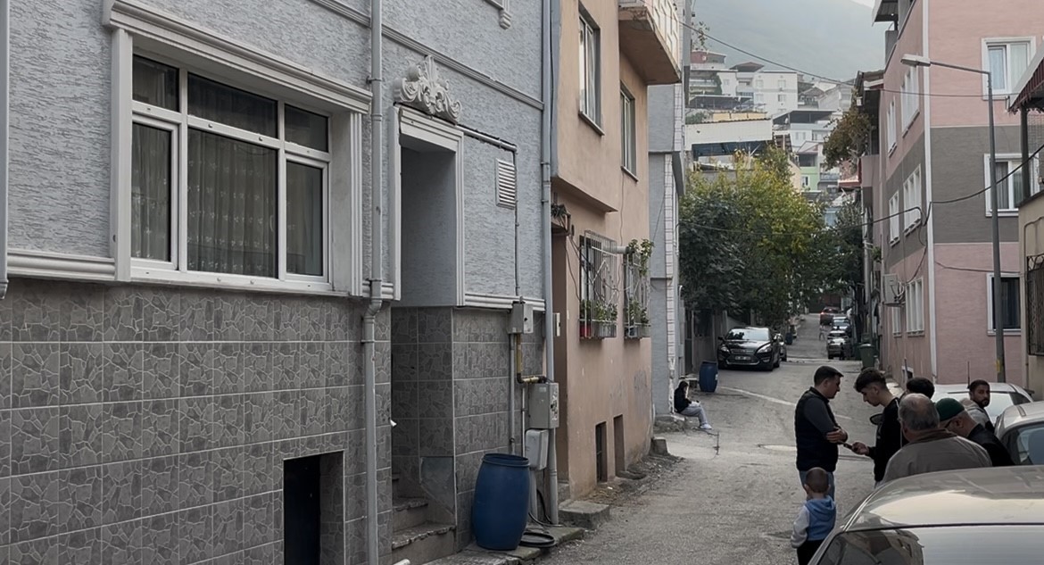 20 yasindaki kiz erkek arkadasi tarafindan 45 bicak darbesiyle olduruldu 1