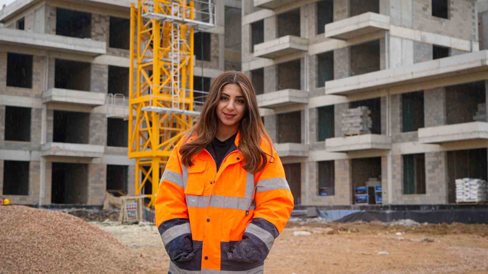 20 yaşındaki kule vinç operatörü olan genç kız, ekmeğini gökyüzünde kazanıyor 6 20 yasindaki kule vinc operatoru olan genc kiz ekmegini gokyuzunde kazaniyor 2 j6gJ6RfF