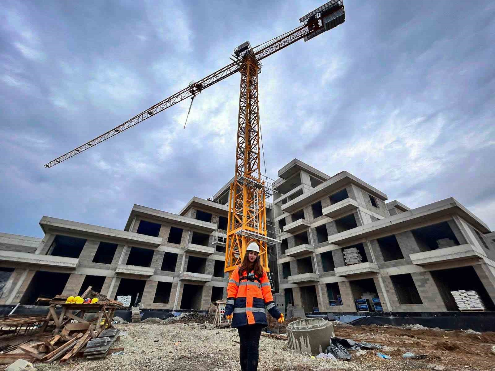 20 yaşındaki kule vinç operatörü olan genç kız, ekmeğini gökyüzünde kazanıyor 10 20 yasindaki kule vinc operatoru olan genc kiz ekmegini gokyuzunde kazaniyor 6 qg9M1cTz