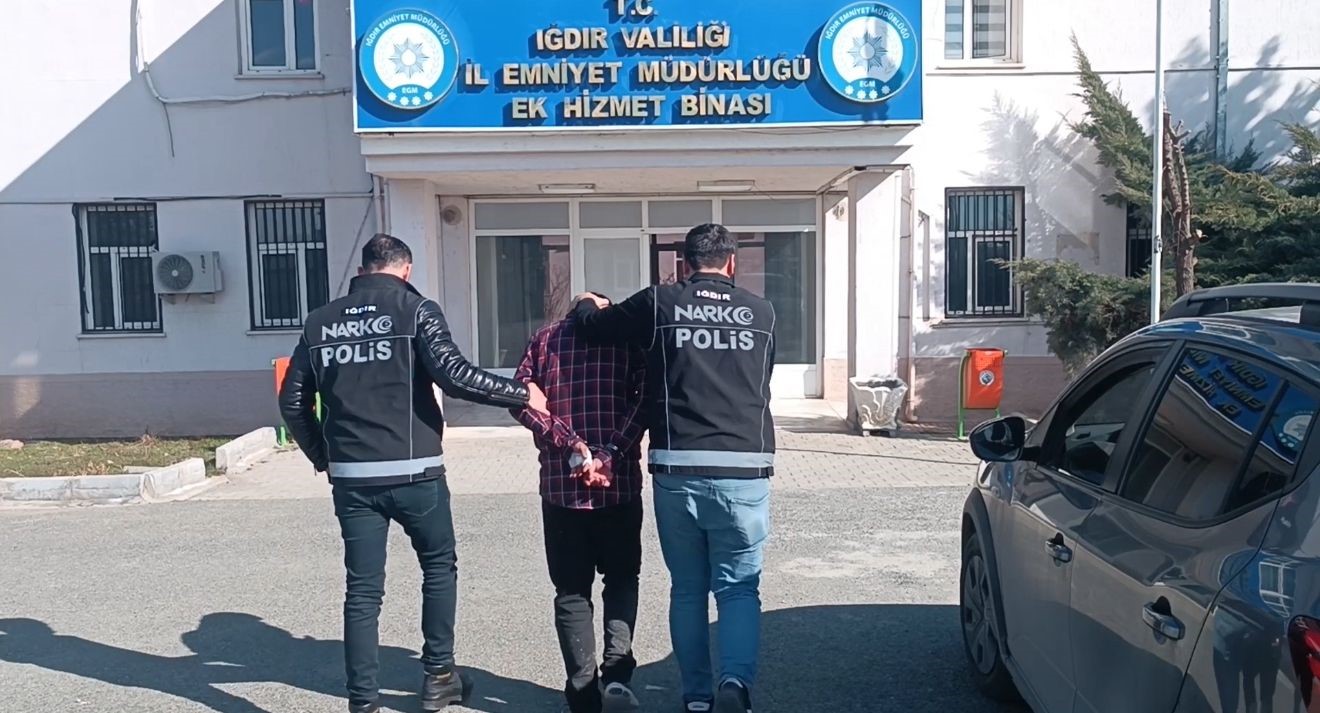 20 yil 8 ay hapis cezasi bulunan sahis iran sinirinda yakalandi 1 l76is9Zh