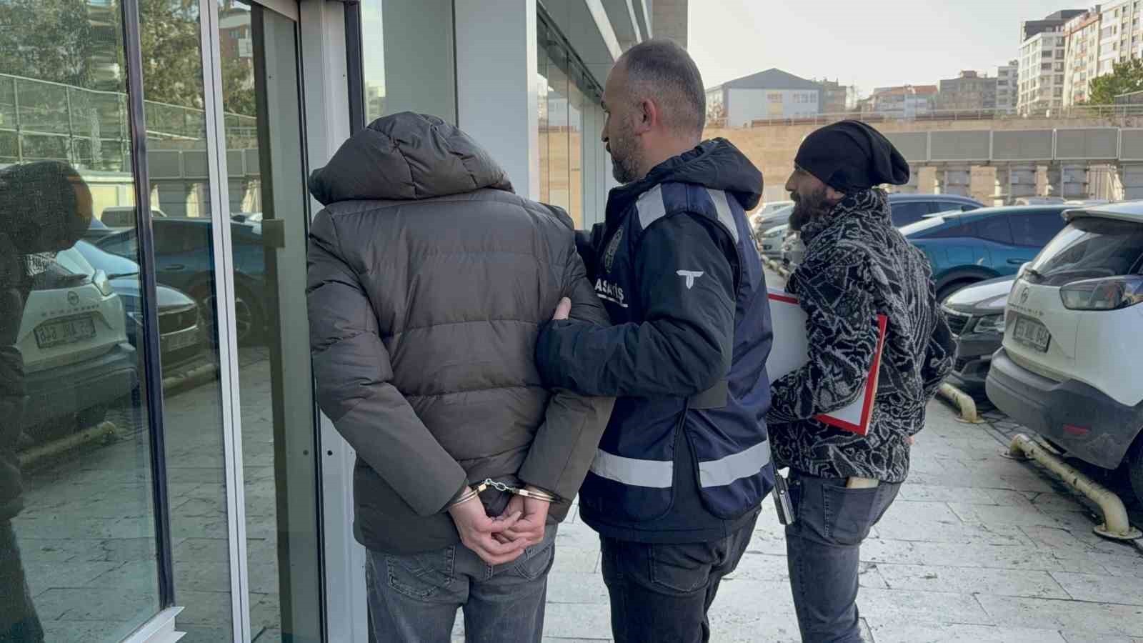 20 yil onceki cinayet yeniden kan doktu 3 FYW5YZh1