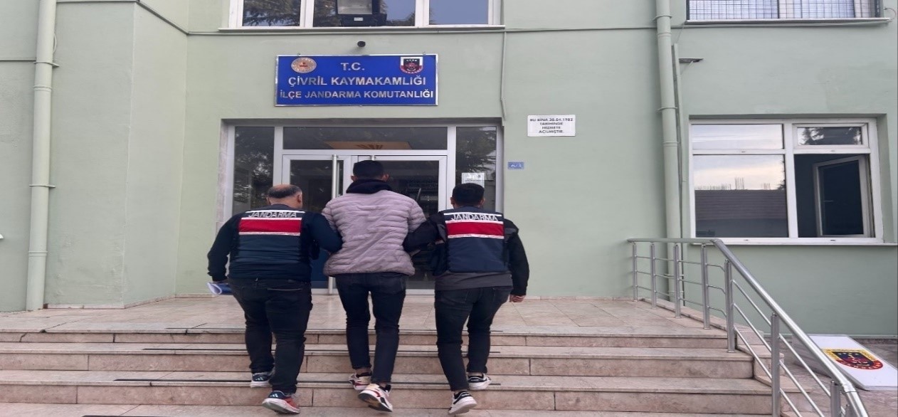 20 yil sonra yakalanan katil zanlisinin serbest kalmasi acili ailenin yarasini kanatti 1 peUv1i3y