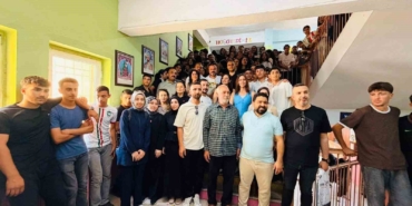 20-yildir-gorev-yaptigi-okuldan-alkislar-esliginde-huzunle-ayrildi-fyIlizyO.jpg