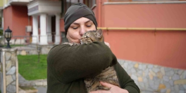 20-yildir-sokak-kedilerine-annelik-yapiyor-sadece-sevgi-istiyorlar-TifqZ1Vh.jpg