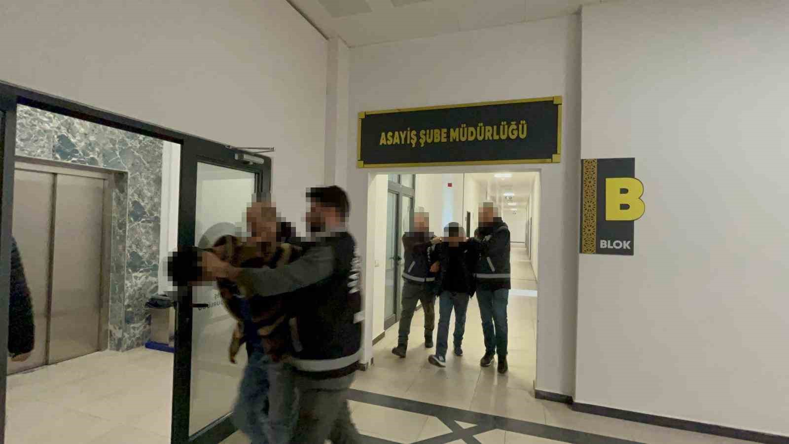 200 bin liralik kablo calan hirsizlarin bindigi motosiklet de calinti cikti 0 UefhLh2P