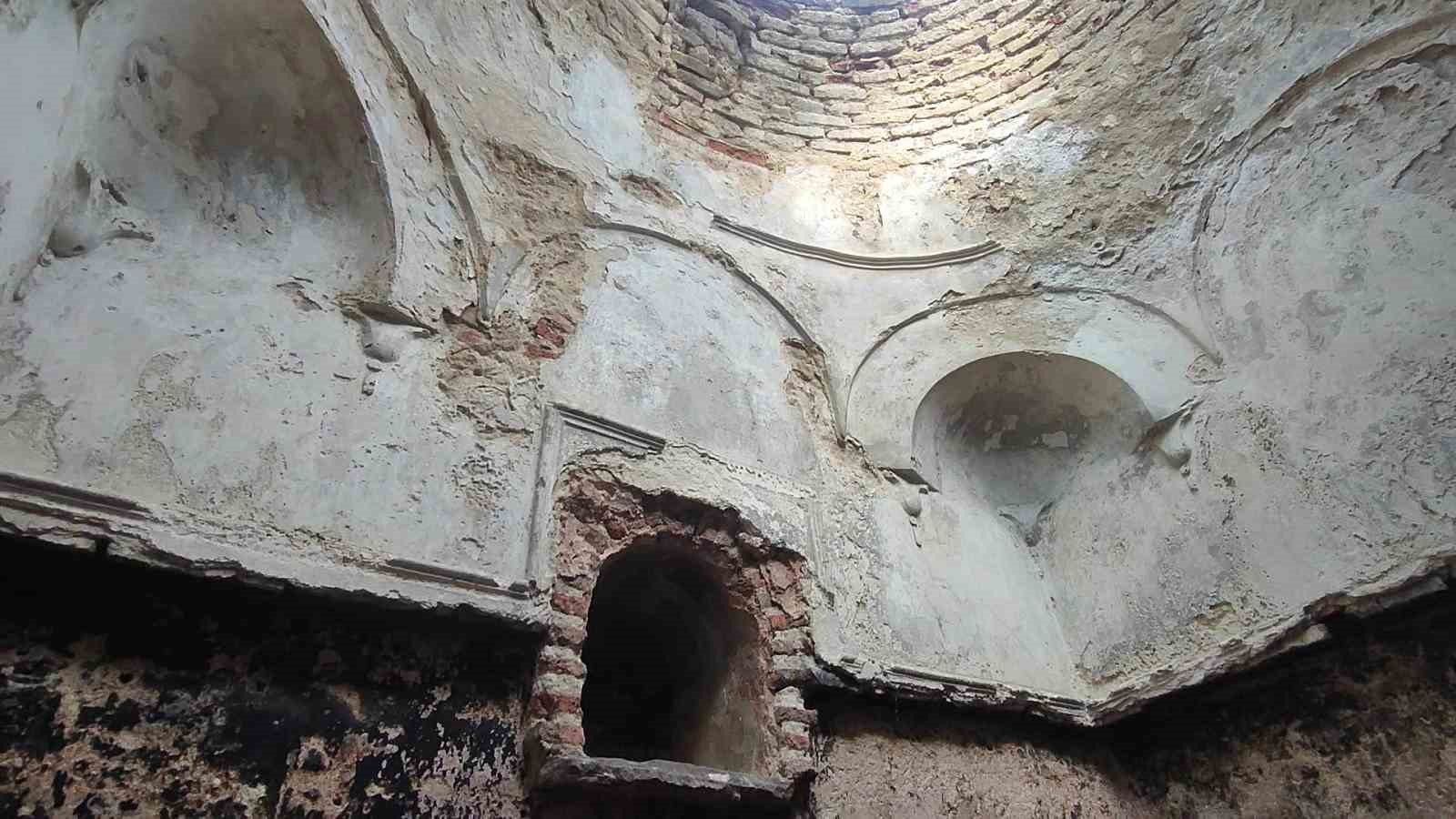 200 yıllık Karacabey Konağı ve tarihi hamamı ilgi bekliyor 5 200 yillik karacabey konagi ve tarihi hamami ilgi bekliyor 1 vJPzwHIu