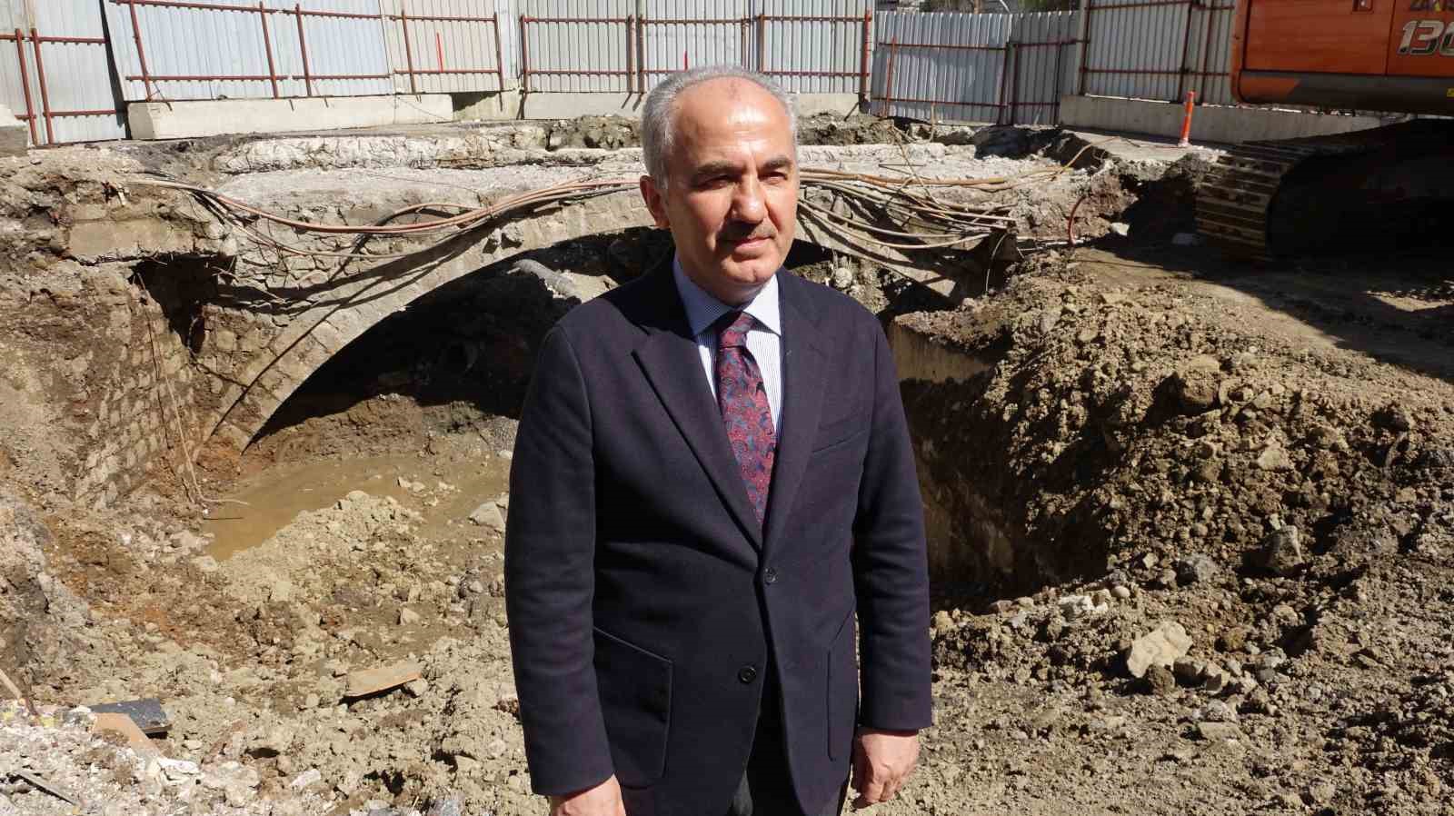 200 yillik tarihi kemer kopru yol yapimi calismasinda gun yuzune cikti 1 ecKmjeBM