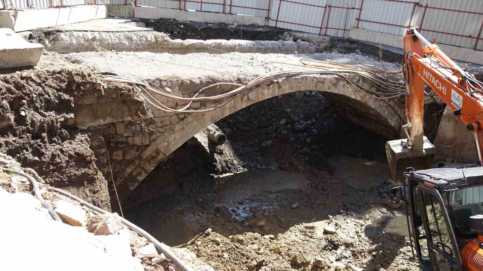 200 yillik tarihi kemer kopru yol yapimi calismasinda gun yuzune cikti 3 MKR5vtXq