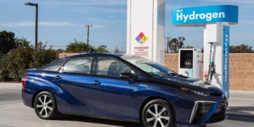 2016_Toyota_Fuel_Cell_Vehicle_014