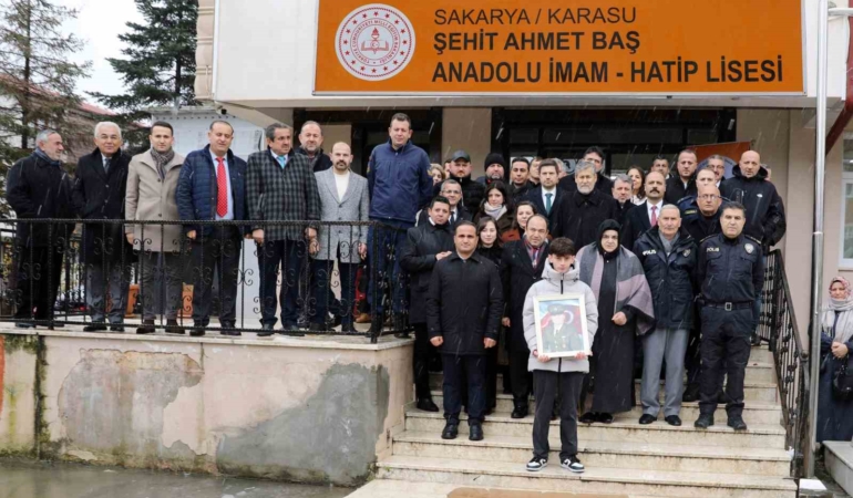 2018-yilinda-vatan-ugruna-can-veren-sehidin-ismi-okula-verildi-izfpXzYe.jpg