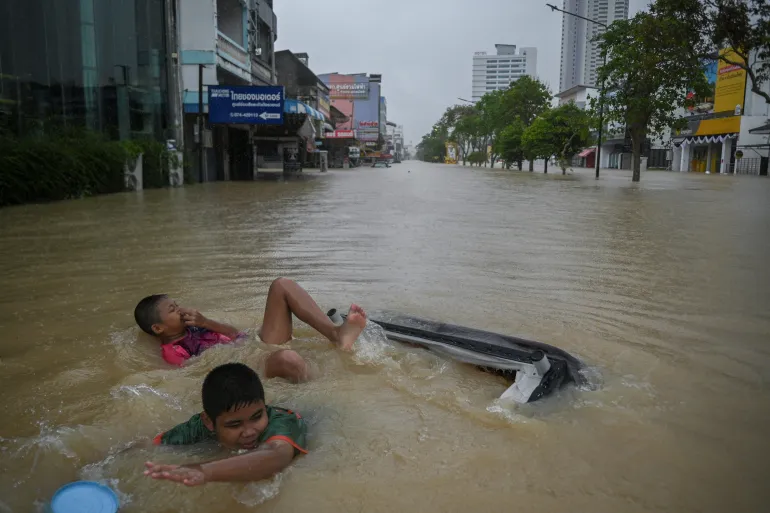 2025 11 26T040545Z 272942203 RC2L3IABIRVD RTRMADP 3 ASIA WEATHER THAILAND 1764139931