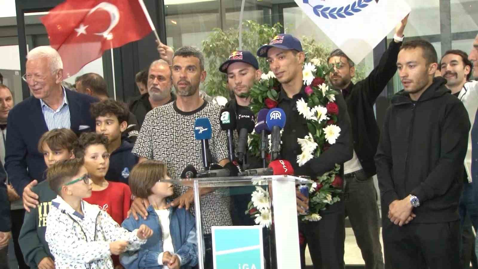 2025 dunya superbike sampiyonu toprak razgatlioglu yurda dondu 0 ypuEmOnt
