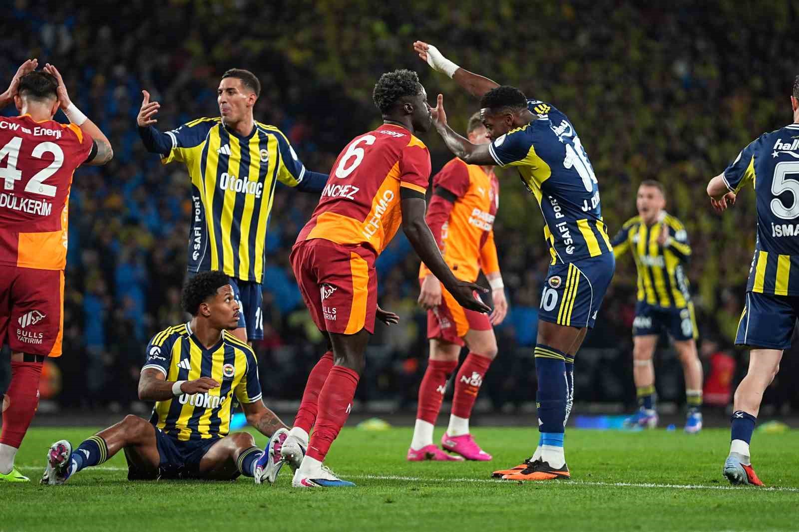 2025 Turkcell Süper Kupa: Galatasaray: 0 - Fenerbahçe: 1 (İlk yarı) 15 2025 turkcell super kupa galatasaray 0 fenerbahce 1 ilk yari 11 CpvJ3G7y