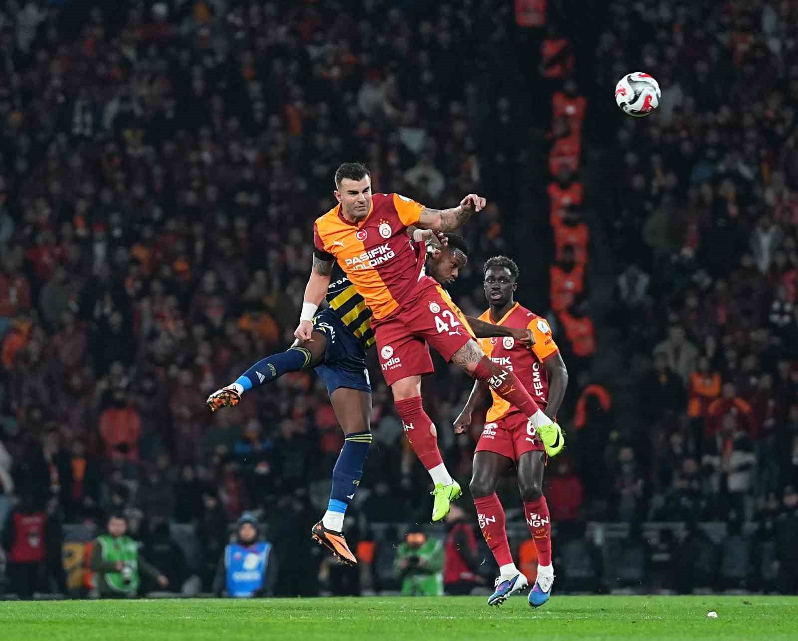 2025 Turkcell Süper Kupa: Galatasaray: 0 - Fenerbahçe: 1 (İlk yarı) 16 2025 turkcell super kupa galatasaray 0 fenerbahce 1 ilk yari 12 57jtkFSp