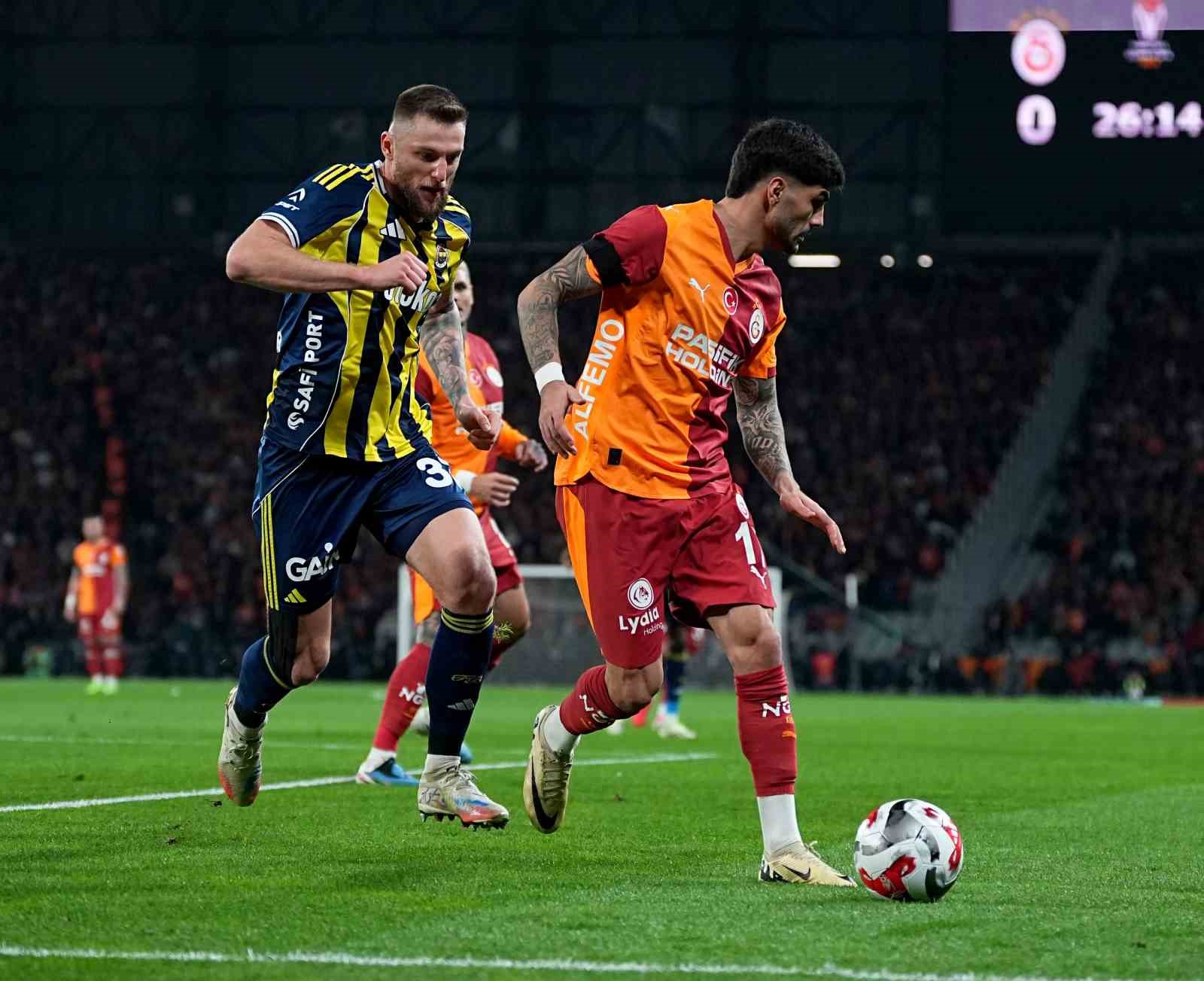 2025 Turkcell Süper Kupa: Galatasaray: 0 - Fenerbahçe: 1 (İlk yarı) 19 2025 turkcell super kupa galatasaray 0 fenerbahce 1 ilk yari 15 ImzlOOFL