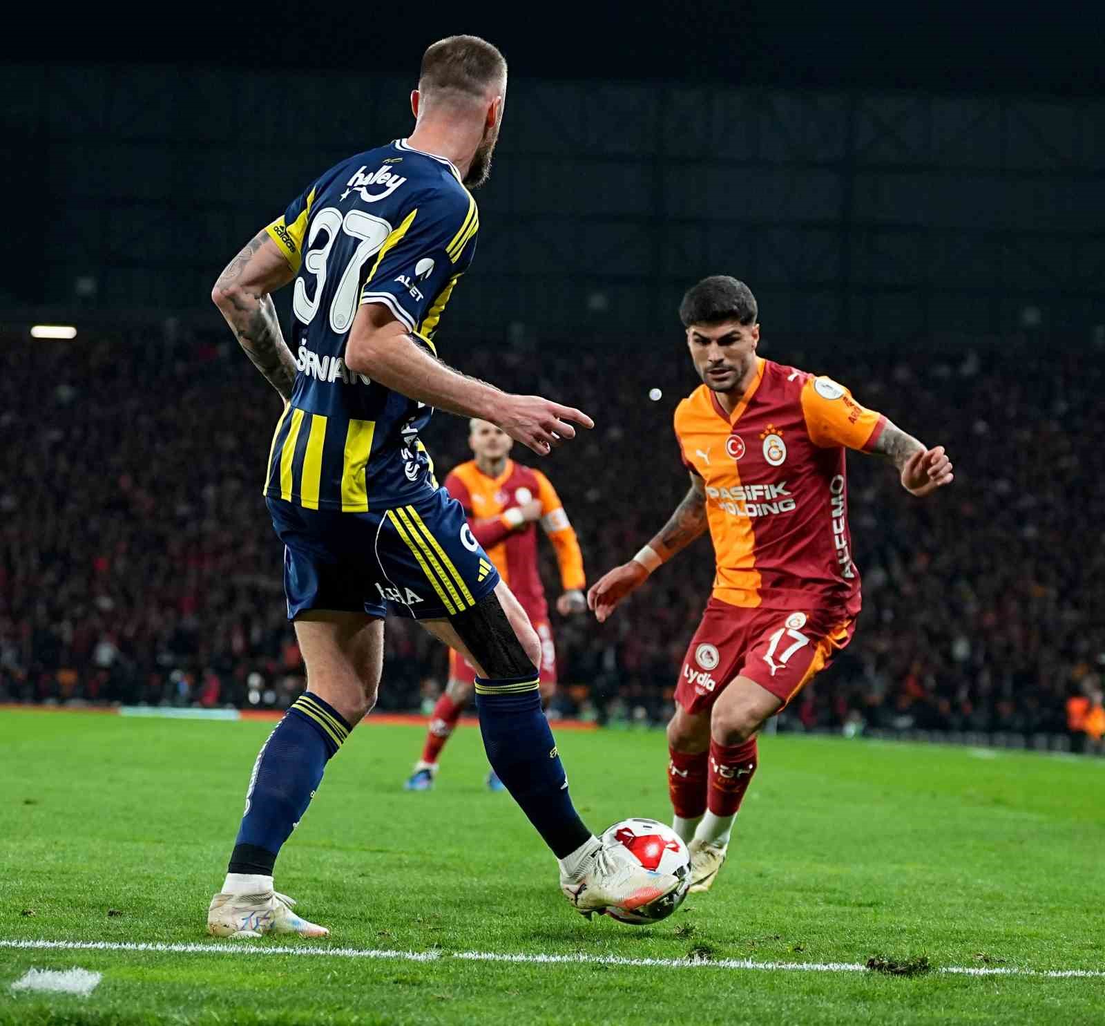 2025 Turkcell Süper Kupa: Galatasaray: 0 - Fenerbahçe: 1 (İlk yarı) 22 2025 turkcell super kupa galatasaray 0 fenerbahce 1 ilk yari 18 9L9TU5z9