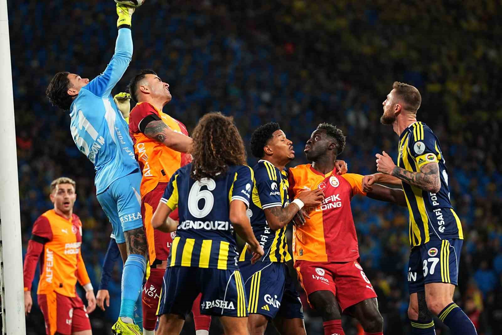 2025 Turkcell Süper Kupa: Galatasaray: 0 - Fenerbahçe: 1 (İlk yarı) 6 2025 turkcell super kupa galatasaray 0 fenerbahce 1 ilk yari 2 JNB3UKB3